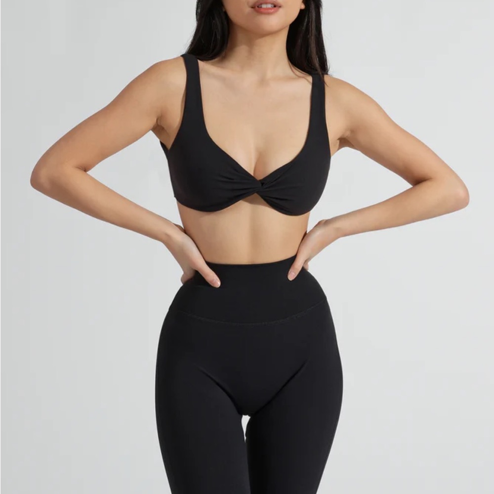 Buffbunny twisted bra